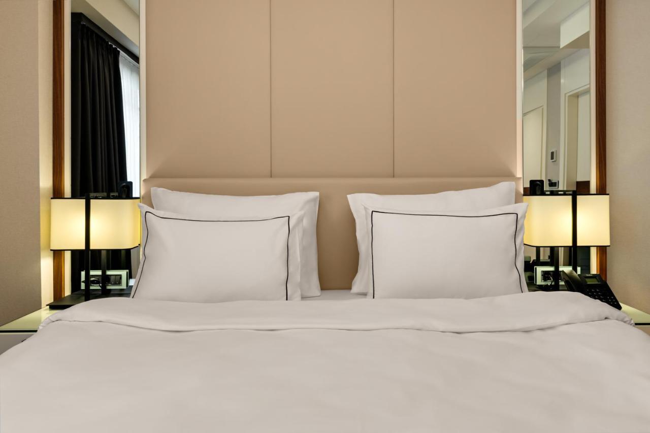 Gleam Collection Hotel Istanbulská provincie Exteriér fotografie A bed with two pillows